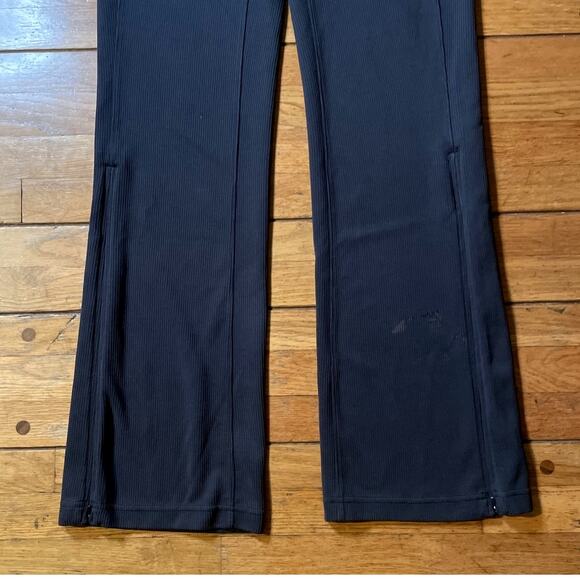 Lululemon Brushed Softstreme Ribbed Zip Flared Pant 32.5". $148 - Picture 12 of 16